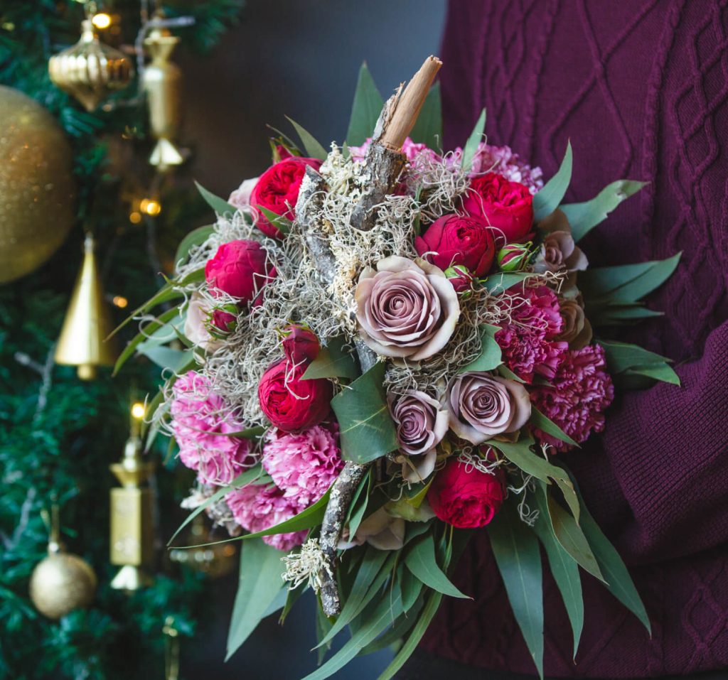 Best Seasonal Flowers to Pair with Wholesale Roses for Stunning Arrangements