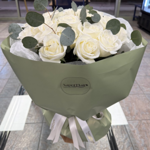 15 white roses